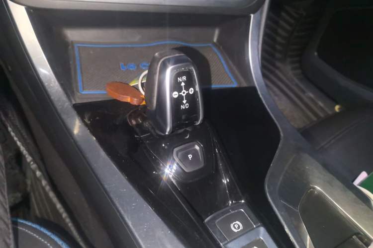 Used Lynk & Co 01 2017 2.0T Two-Wheel Drive Zhaopu Version Gear Lever