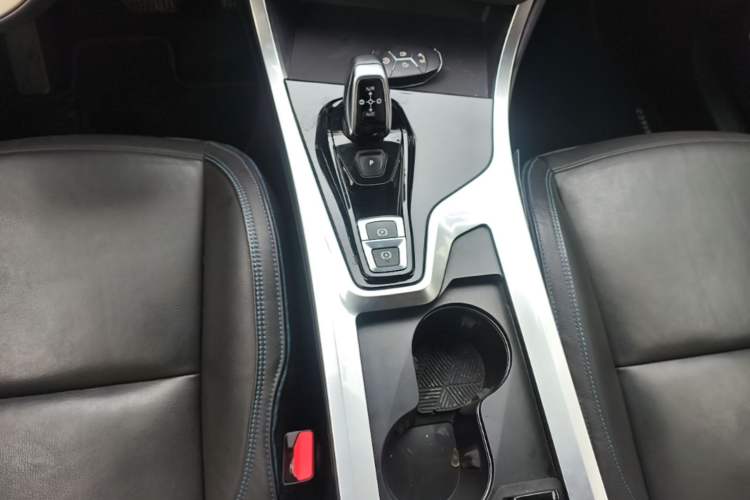 Used Lynk & Co 01 2017 2.0T Two-Wheel Drive Zhaopu Version Gear Lever