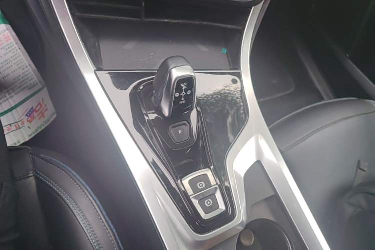 Used Lynk & Co 01 2017 2.0T Two-Wheel Drive Zhaopu Version Gear Lever