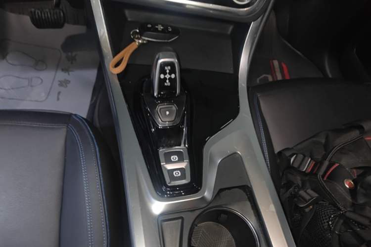 Used Lynk & Co 01 2017 2.0T Two-Wheel Drive Zhaopu Version Gear Lever