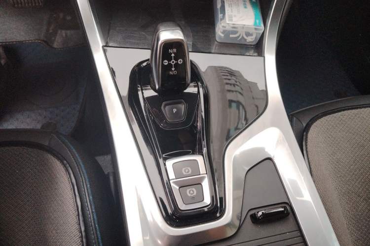 Used Lynk & Co 01 2017 2.0T Two-Wheel Drive Zhaopu Version Gear Lever