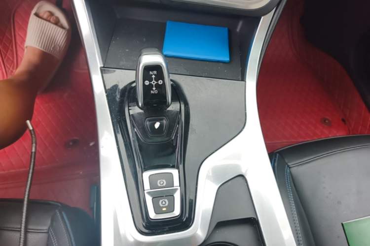 Used Lynk & Co 01 2017 2.0T Two-Wheel Drive Zhaopu Version Gear Lever