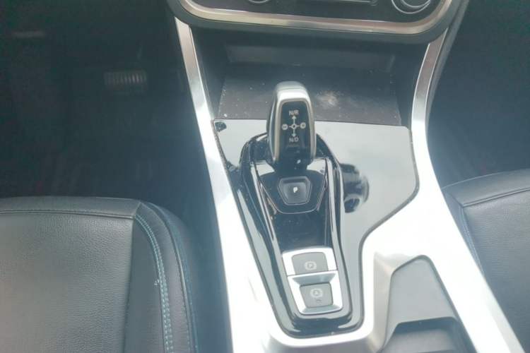 Used Lynk & Co 01 2017 2.0T Two-Wheel Drive Zhaopu Version Gear Lever