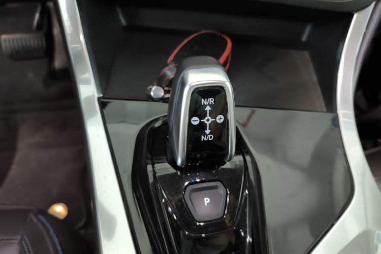 Used Lynk & Co 01 2017 2.0T Two-Wheel Drive Zhaopu Version Gear Lever