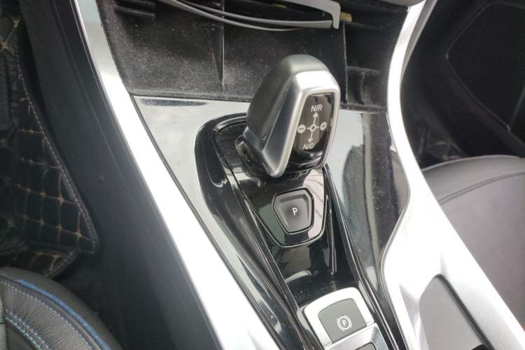 Used Lynk & Co 01 2017 2.0T Two-Wheel Drive Zhaopu Version Gear Lever