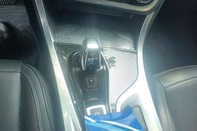 Used Lynk & Co 01 2017 2.0T Two-Wheel Drive Pro Edition Gear Lever