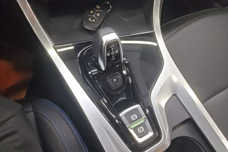 Used Lynk & Co 01 2017 2.0T Two-Wheel Drive Zhaopu Version Gear Lever