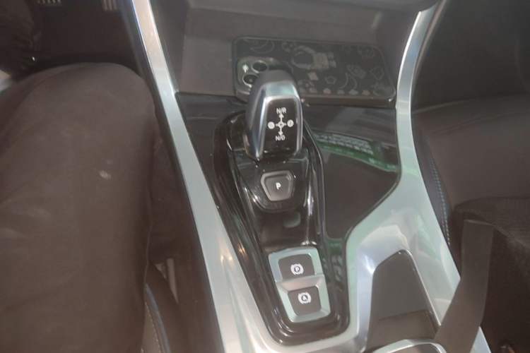 Used Lynk & Co 01 2017 2.0T Two-Wheel Drive Zhaopu Version Gear Lever