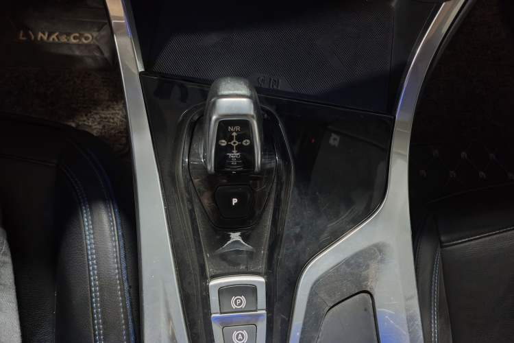 Used Lynk & Co 01 2017 2.0T Two-Wheel Drive Zhaopu Version Gear Lever