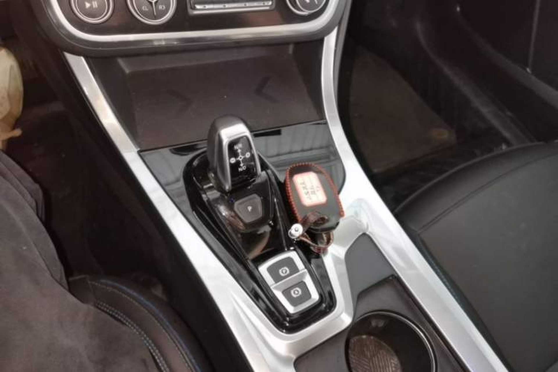 Used Lynk & Co 01 2017 2.0T Two-Wheel Drive Zhaopu Version Gear Lever