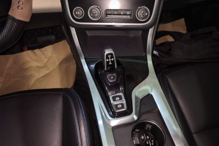 Used Lynk & Co 01 2017 2.0T Two-Wheel Drive Zhaopu Version Gear Lever