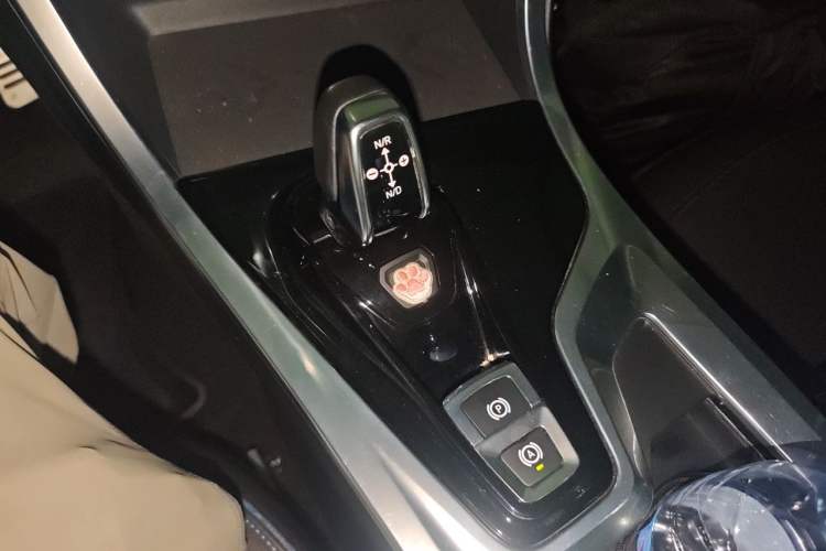 Used Lynk & Co 01 2017 2.0T Two-Wheel Drive Zhaopu Version Gear Lever