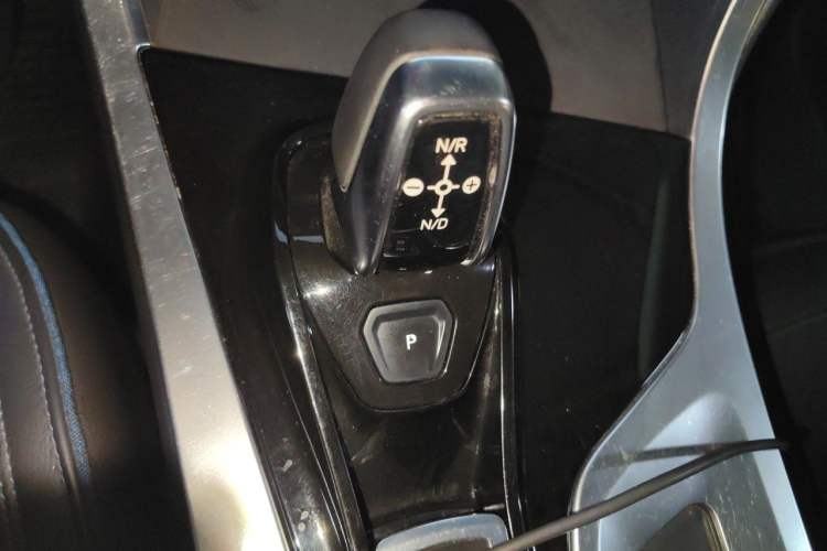 Used Lynk & Co 01 2017 2.0T Two-Wheel Drive Zhaopu Version Gear Lever