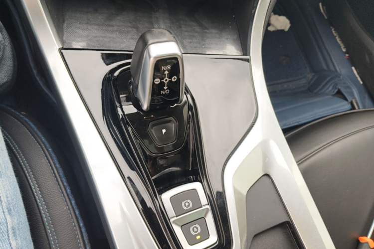 Used Lynk & Co 01 2017 2.0T Two-Wheel Drive Pro Edition Gear Lever
