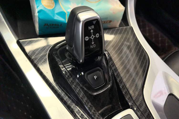 Used Lynk & Co 01 2017 2.0T Two-Wheel Drive Zhaopu Version Gear Lever