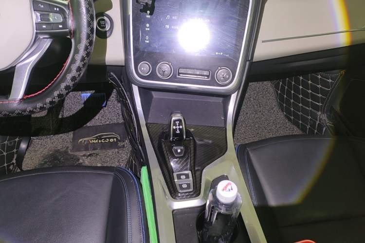 Used Lynk & Co 01 2017 2.0T Two-Wheel Drive Zhaopu Version Gear Lever