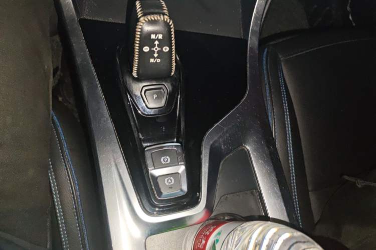 Used Lynk & Co 01 2017 2.0T Two-Wheel Drive Zhaopu Version Gear Lever