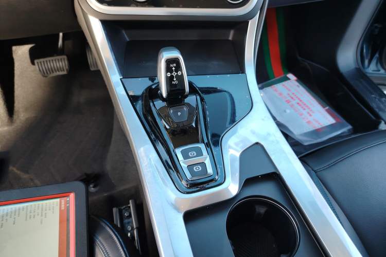 Used Lynk & Co 01 2017 2.0T Two-Wheel Drive Zhaopu Version Gear Lever