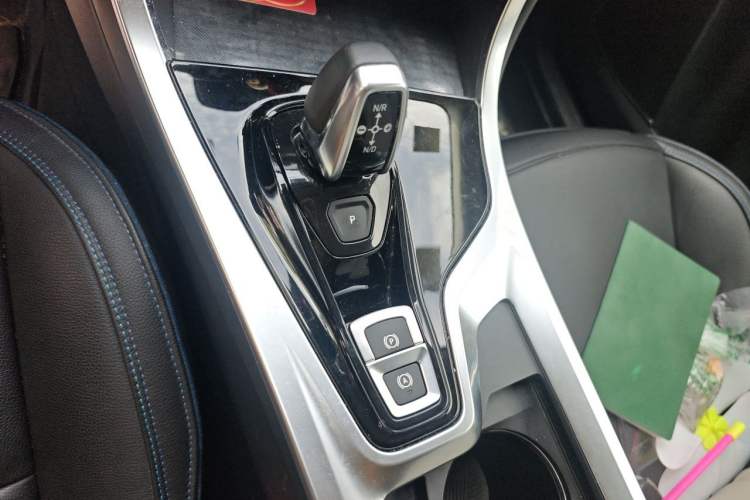 Used Lynk & Co 01 2017 2.0T Two-Wheel Drive Zhaopu Version Gear Lever
