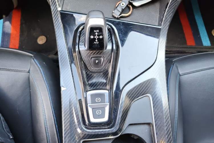 Used Lynk & Co 01 2017 2.0T Two-Wheel Drive Zhaopu Version Gear Lever