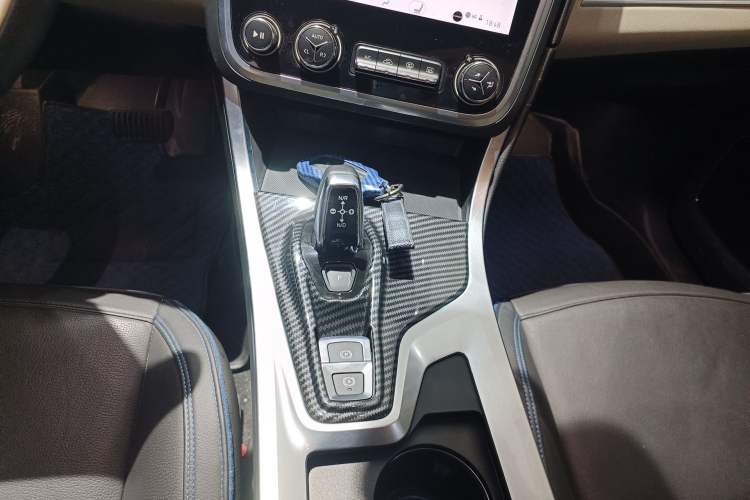 Used Lynk & Co 01 2017 2.0T Two-Wheel Drive Zhaopu Version Gear Lever