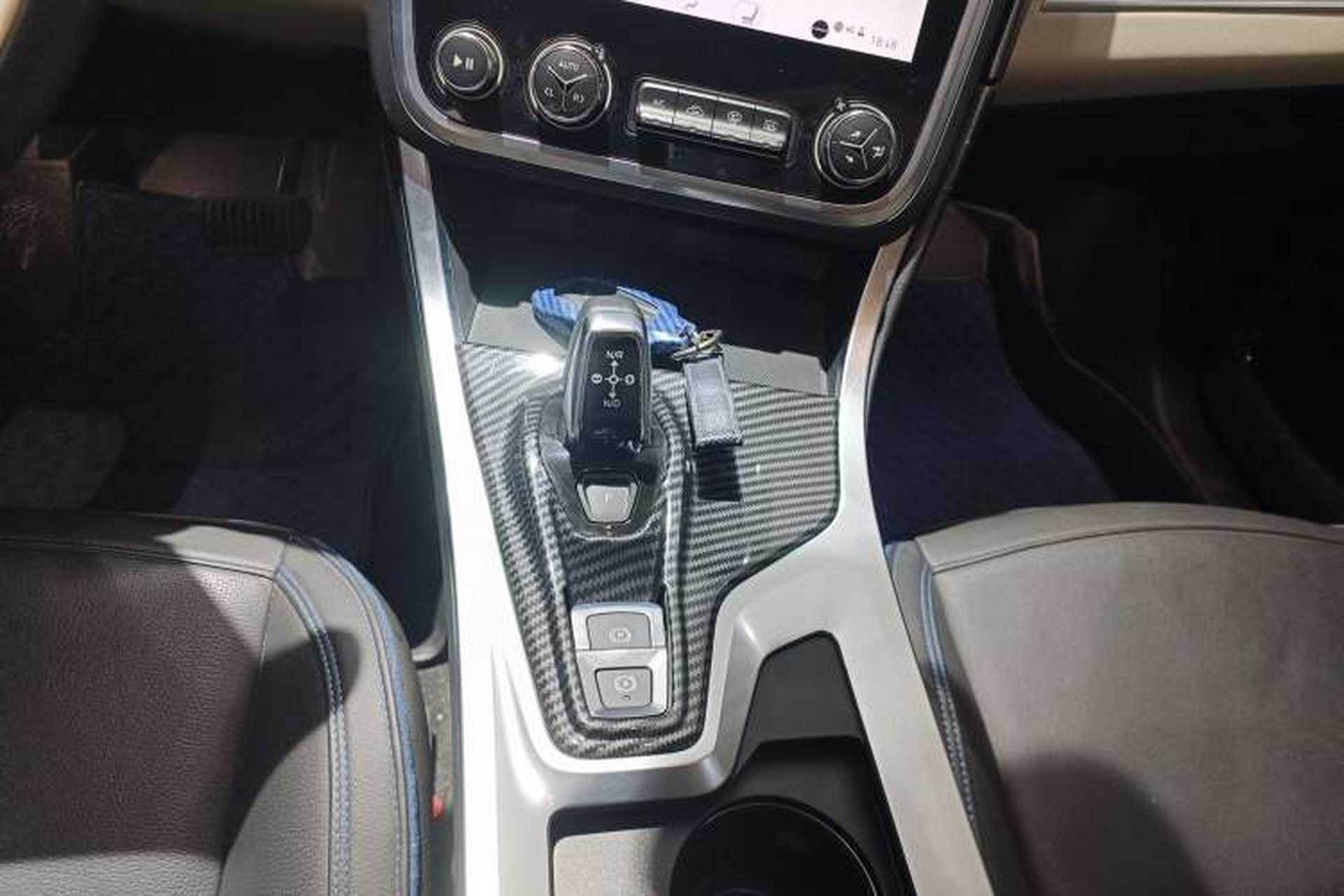 Used Lynk & Co 01 2017 2.0T Two-Wheel Drive Zhaopu Version Gear Lever