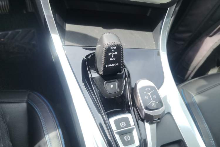 Used Lynk & Co 01 2017 2.0T Two-Wheel Drive Zhaopu Version Gear Lever