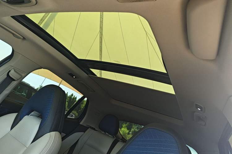 Used Lynk & Co 01 2017 2.0T Two-Wheel Drive Zhaopu Version Headliner