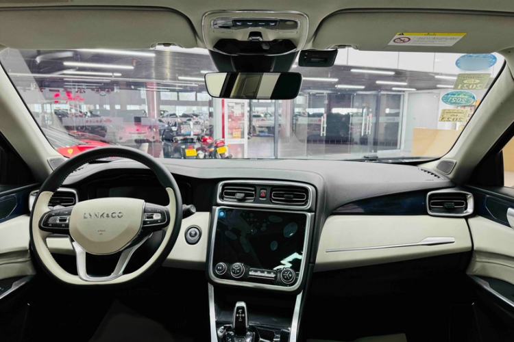 Used Lynk & Co 01 2017 2.0T Two-Wheel Drive Zhaopu Version Interior 2