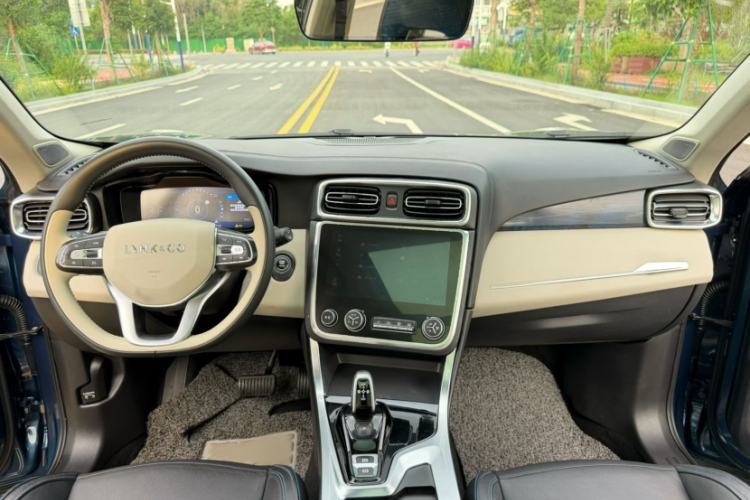 Used Lynk & Co 01 2017 2.0T Two-Wheel Drive Zhaopu Version Interior 4