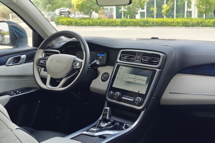 Used Lynk & Co 01 2017 2.0T Two-Wheel Drive Zhaopu Version Interior 4