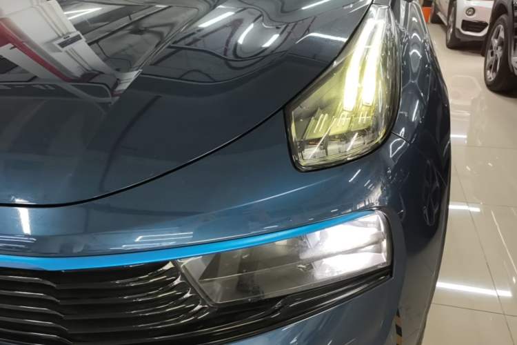 Used Lynk & Co 01 2017 2.0T Two-Wheel Drive Zhaopu Version Left Front Headlight