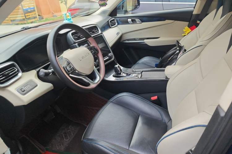 Used Lynk & Co 01 2017 2.0T Two-Wheel Drive Pro Edition Left Front Seat
