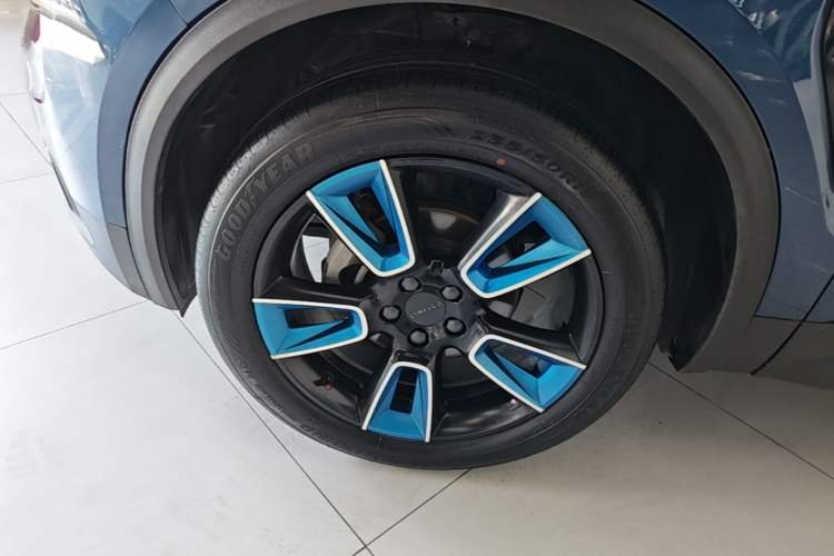 Used Lynk & Co 01 2017 2.0T Two-Wheel Drive Zhaopu Version Left Front Wheel Hub