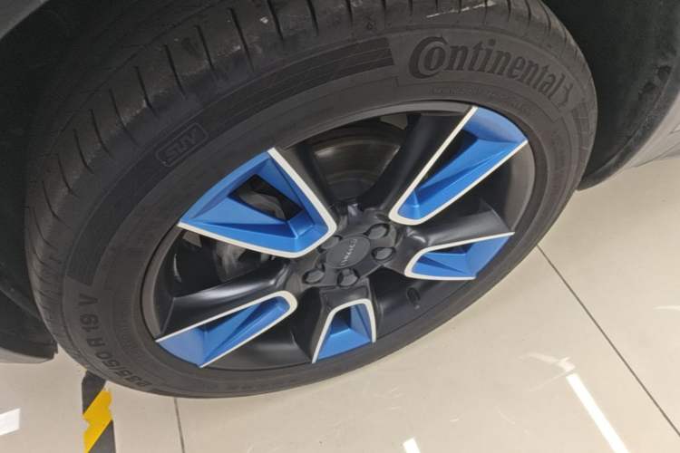 Used Lynk & Co 01 2017 2.0T Two-Wheel Drive Zhaopu Version Left Front Wheel Hub