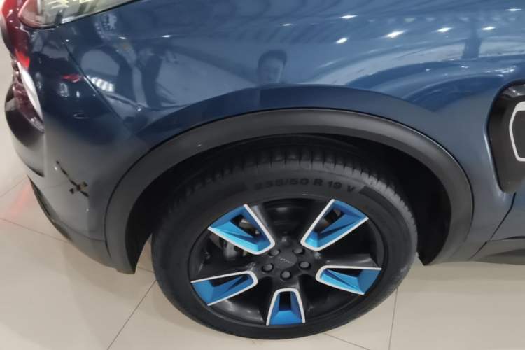 Used Lynk & Co 01 2017 2.0T Two-Wheel Drive Zhaopu Version Left Front Wheel Hub
