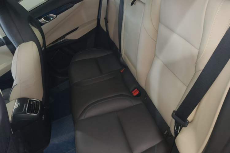 Used Lynk & Co 01 2017 2.0T Two-Wheel Drive Zhaopu Version Left Rear Seat