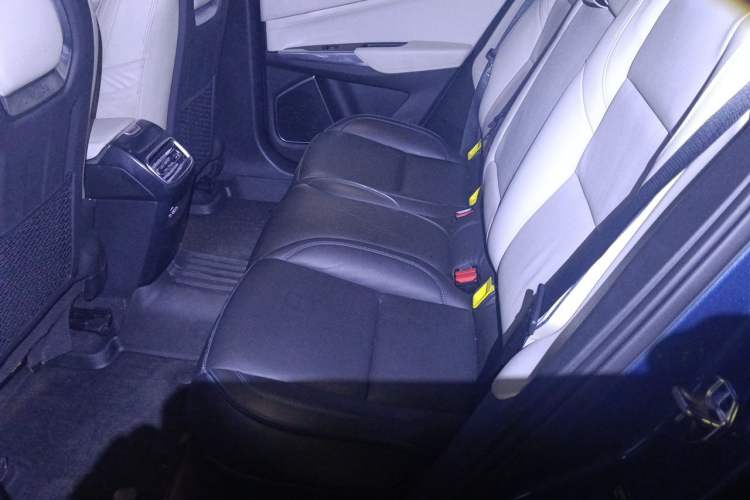 Used Lynk & Co 01 2017 2.0T Two-Wheel Drive Zhaopu Version Left Rear Seat