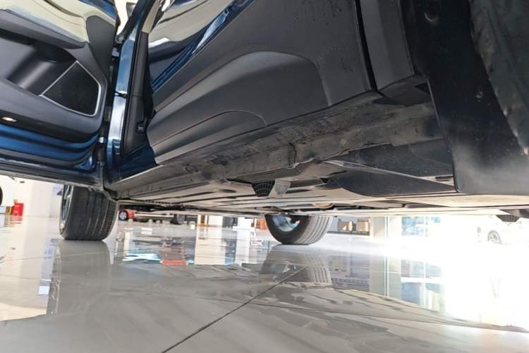 Used Lynk & Co 01 2017 2.0T Two-Wheel Drive Zhaopu Version Left Side Sill