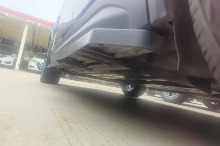 Used Lynk & Co 01 2017 2.0T Two-Wheel Drive Zhaopu Version Left Side Sill
