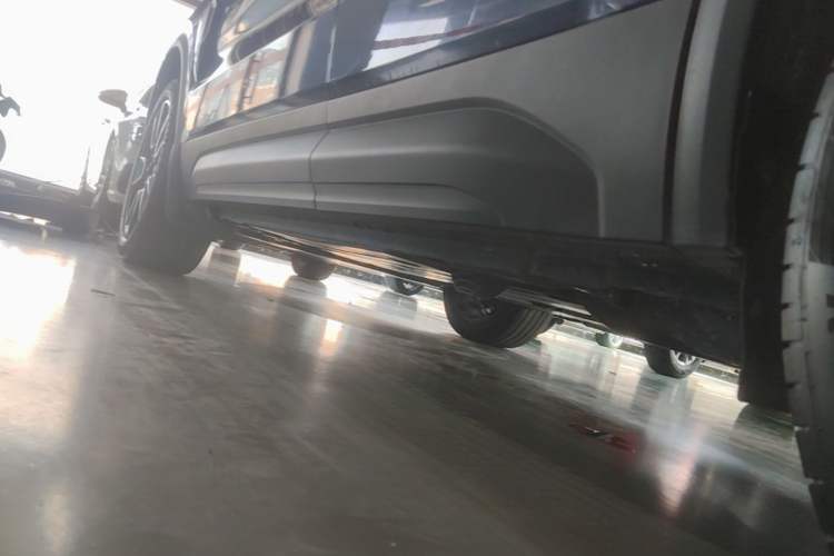 Used Lynk & Co 01 2017 2.0T Two-Wheel Drive Zhaopu Version Left Side Sill