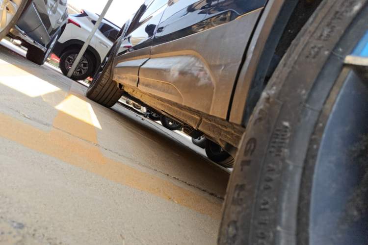 Used Lynk & Co 01 2017 2.0T Two-Wheel Drive Zhaopu Version Left Side Sill