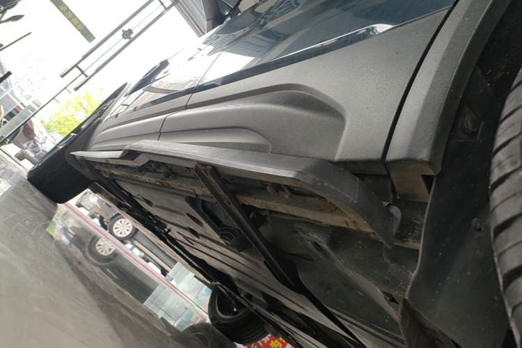 Used Lynk & Co 01 2017 2.0T Two-Wheel Drive Zhaopu Version Left Side Sill