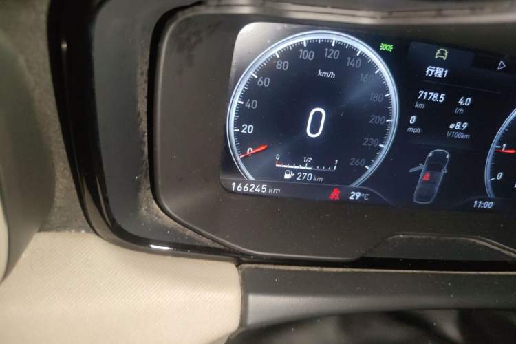 Used Lynk & Co 01 2017 2.0T Two-Wheel Drive Zhaopu Version Odometer Close Up