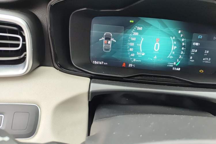 Used Lynk & Co 01 2017 2.0T Two-Wheel Drive Zhaopu Version Odometer Close Up