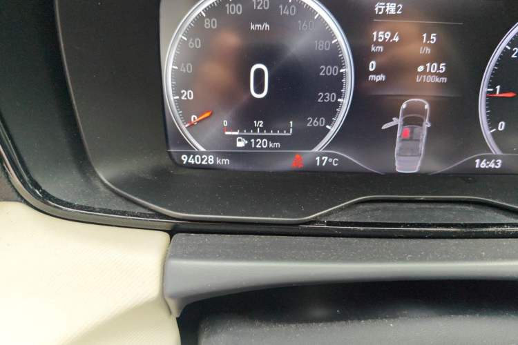 Used Lynk & Co 01 2017 2.0T Two-Wheel Drive Pro Edition Odometer Close Up