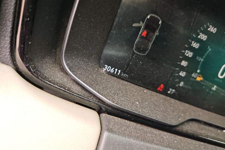 Used Lynk & Co 01 2017 2.0T Two-Wheel Drive Pro Edition Odometer Close Up