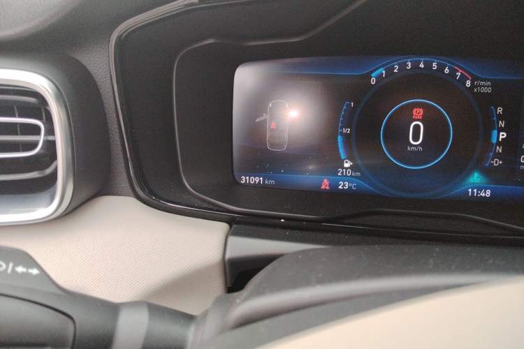 Used Lynk & Co 01 2017 2.0T Two-Wheel Drive Zhaopu Version Odometer Close Up