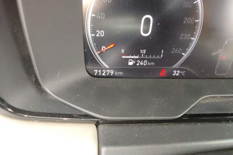 Used Lynk & Co 01 2017 2.0T Two-Wheel Drive Zhaopu Version Odometer Close Up