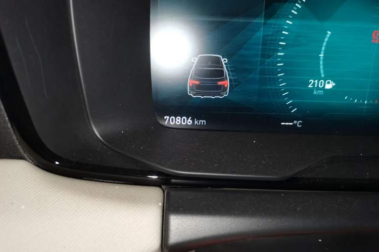 Used Lynk & Co 01 2017 2.0T Two-Wheel Drive Pro Edition Odometer Close Up